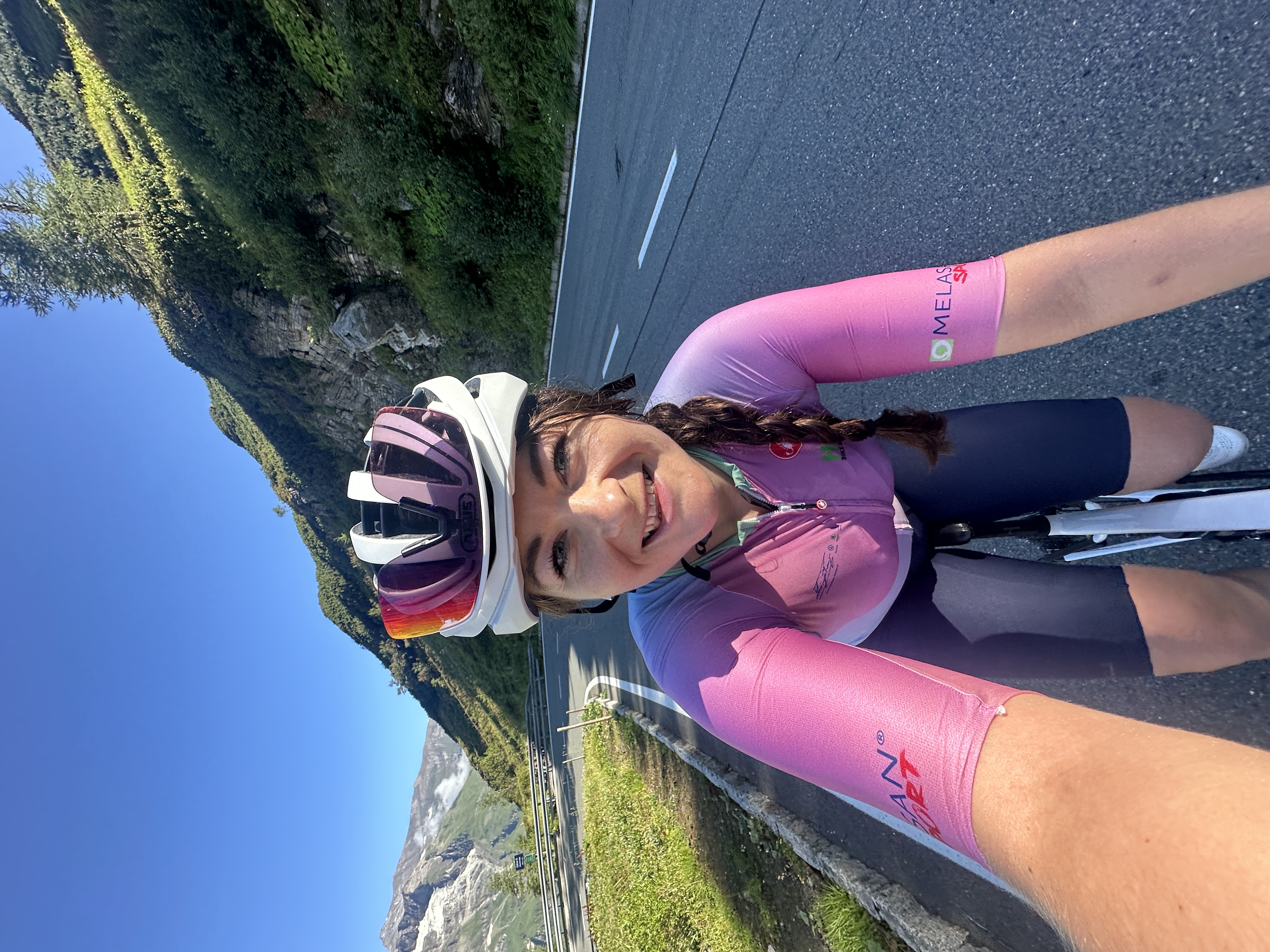 Isabella Pühringer beim Radfahren in den Bergen